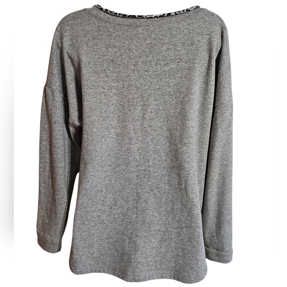 Cable & Gauge Women M Gray Leopard Trim V-Neck Sweater Classic Preppy Casual - Picture 3 of 6